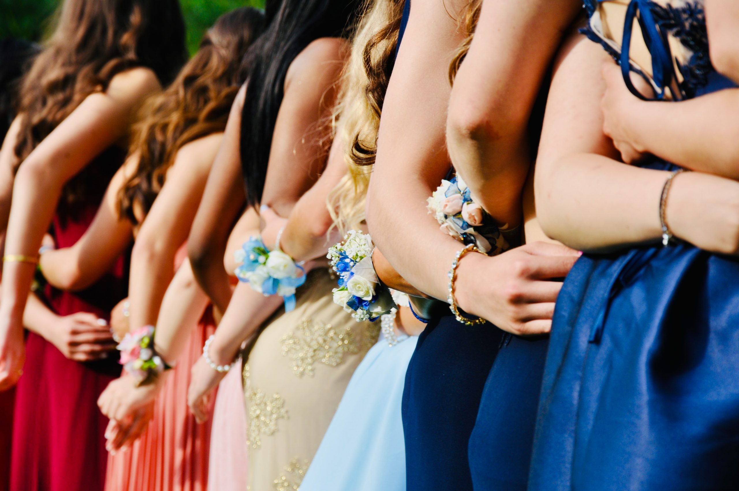 Teens dressed elegantly stepping off a luxury party bus in Chicago.